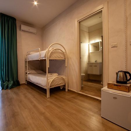 Easy Boarding Hotel Nápoly Kültér fotó
